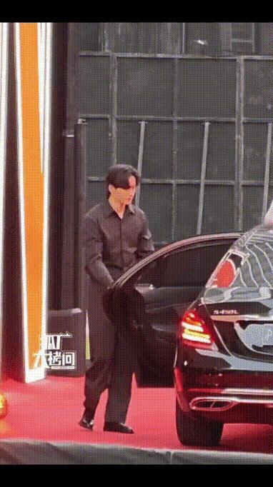 等我红了我也这样得瑟 ​​​