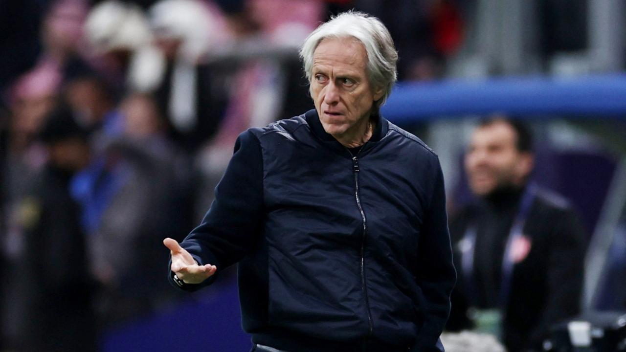 利雅得胜利主帅若热·热苏斯表示：利雅得胜利不像利雅得新月那样有系统地向裁判施压。