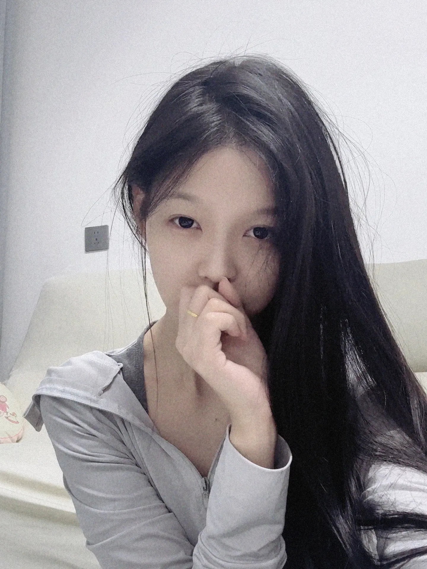 我也以为我是明媚的