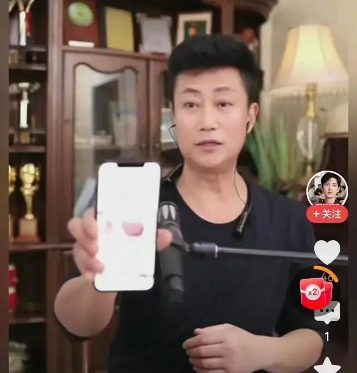 耿为华晒出父女弹唱视频，网友惊呼：这比儿子强百倍！
他早就用行动撕碎“儿女双全”