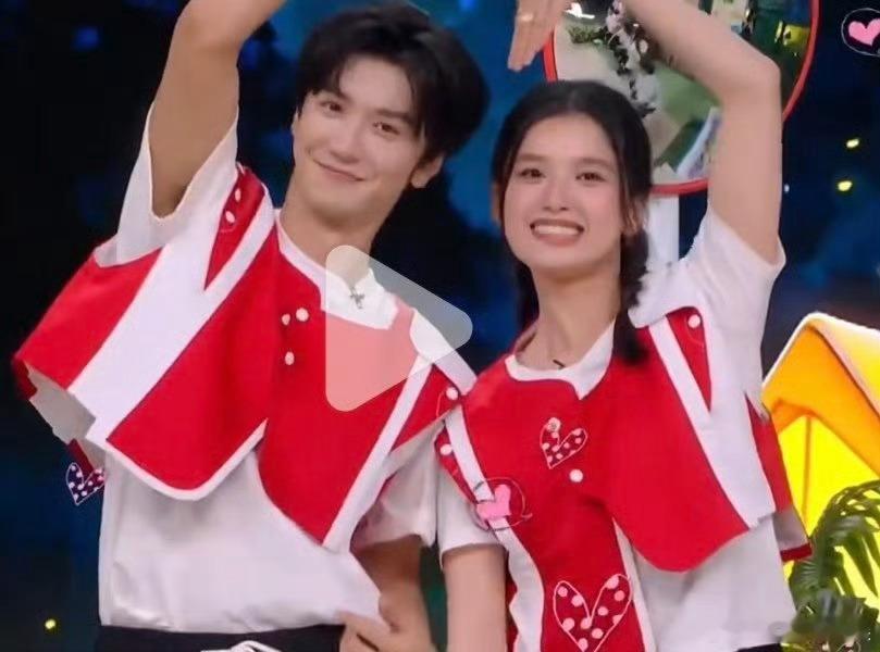 张婧仪的宽肩比例真的要比上男生了都。 