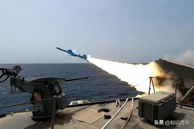 美国空军精准轰炸，把伊朗海军主力全部消灭，击沉伊朗16艘舰艇，1艘基洛级潜艇。美