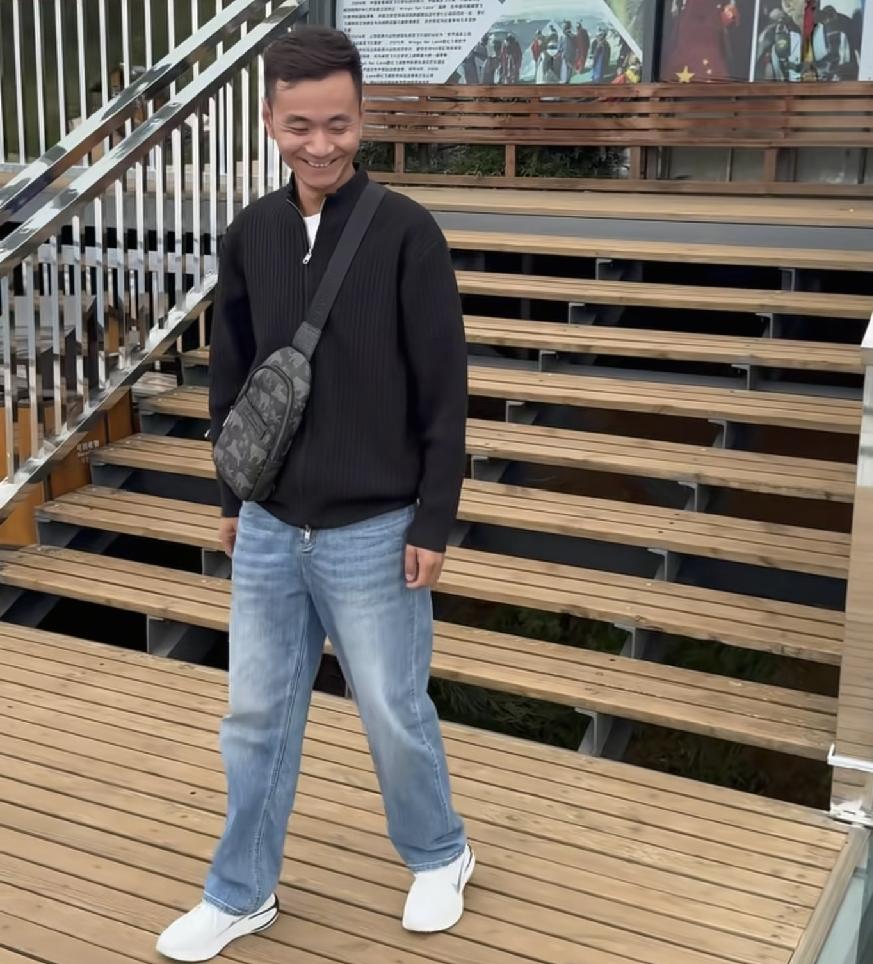 厉怀远感谢三水给他温暖
林丽解释自己录音并非故意

昨天林丽和厉怀远都更新了账号