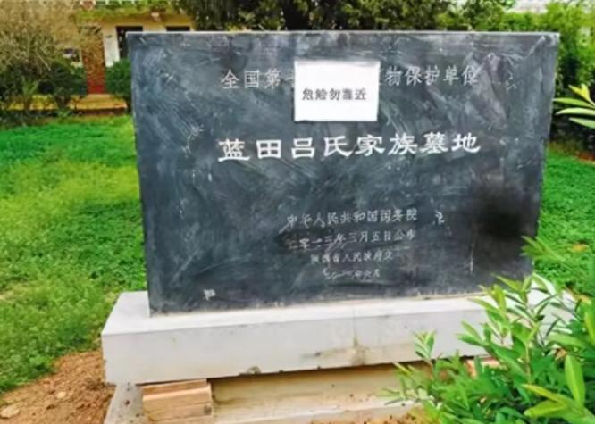 “我挖自家的祖坟也犯法吗？”陕西，一男子无意间发现自家祖上是名门望族，觉得祖坟里