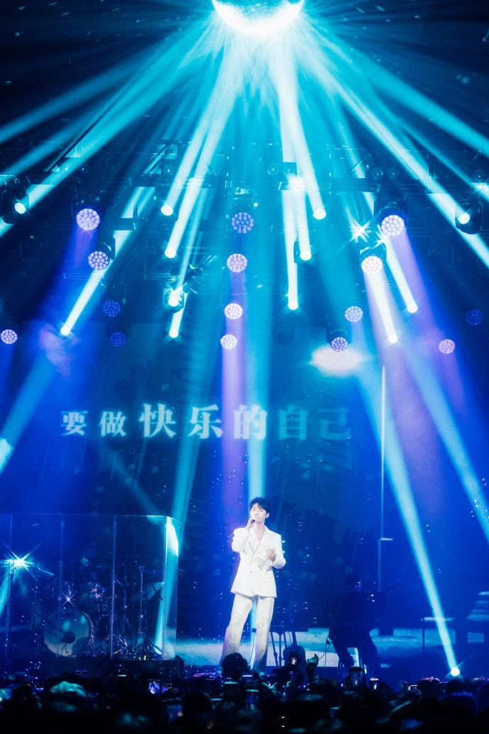 蒋敦豪巡演东莞站plog  当蒋敦豪巡演东莞站plog映入眼帘，仿佛能看到他在舞