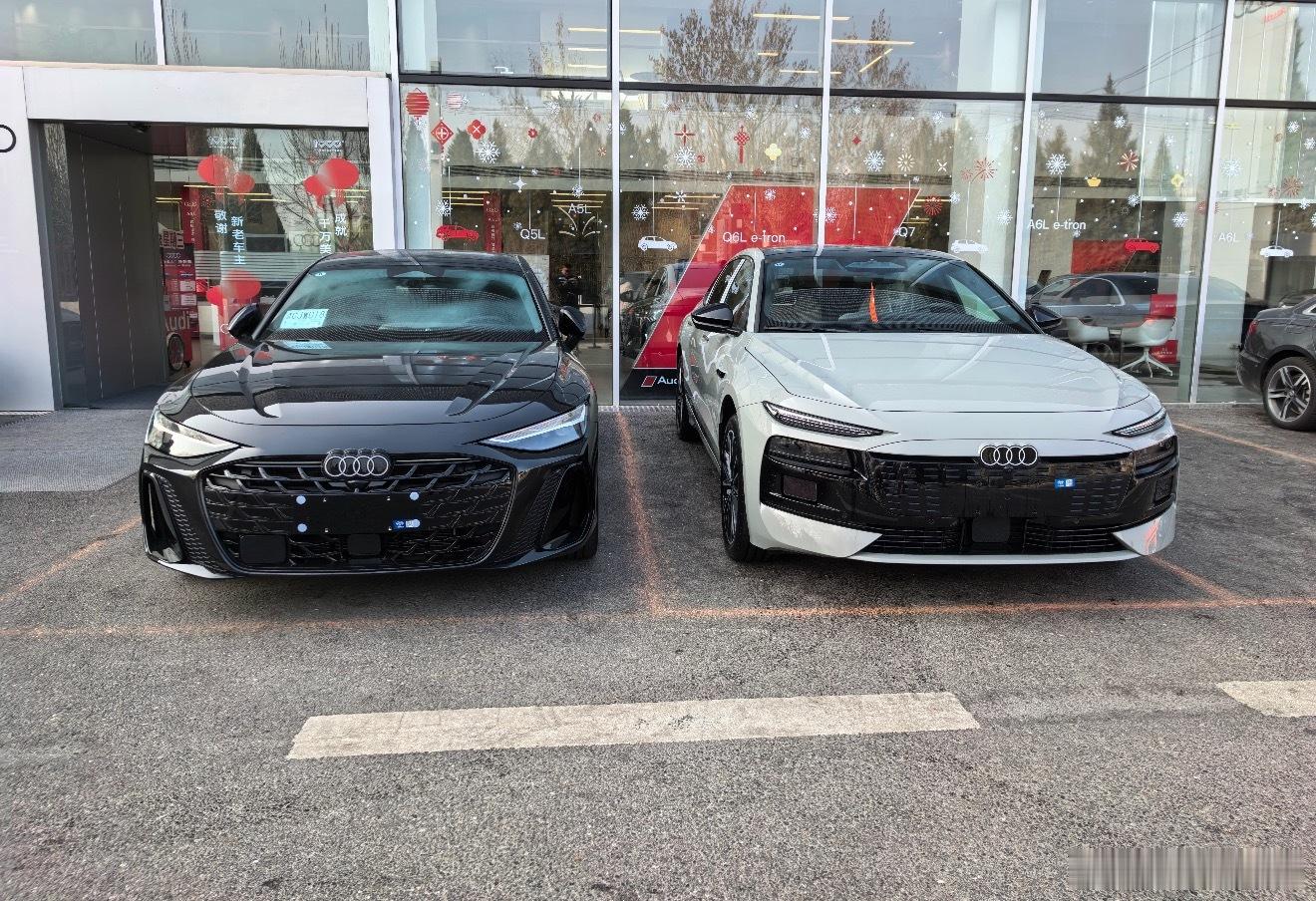 奥迪A6纯电版和燃油版在一起，大家觉得哪个好看？我怎么觉得纯电版更好看呢 北京