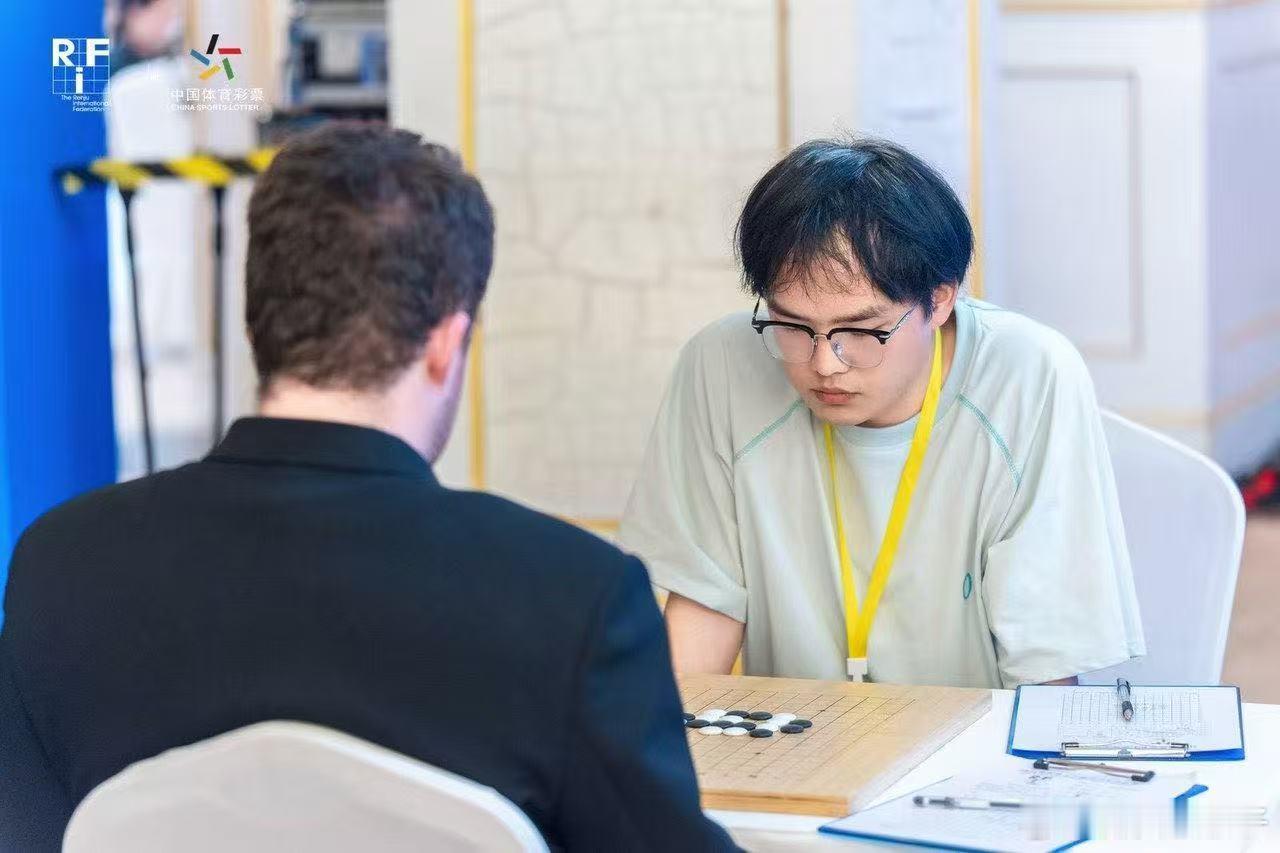 浙江小将登顶五子棋世界第一 世界五子棋团体锦标赛，中国二队夺冠。浙江湖州安吉小伙
