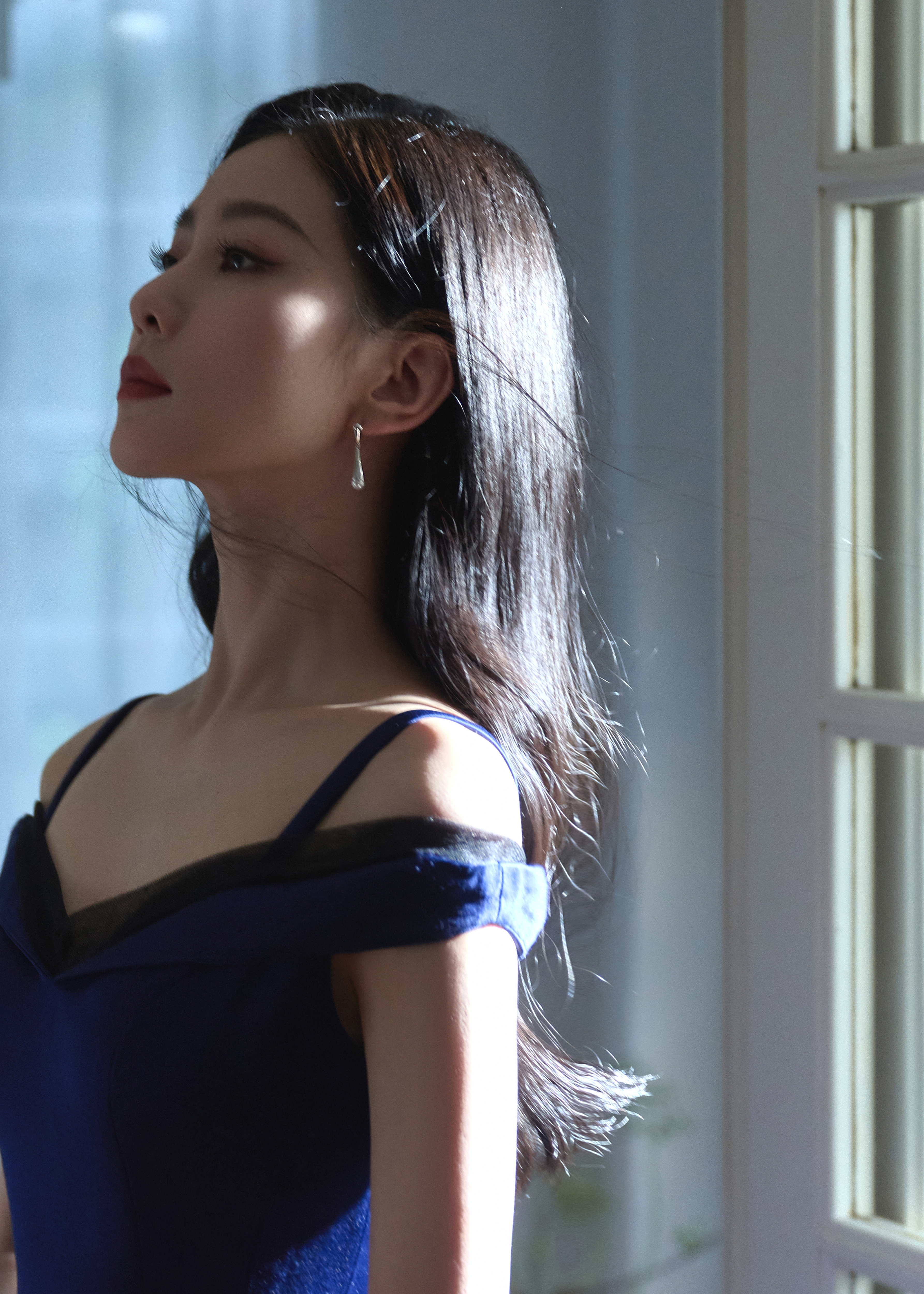 #刘诗诗[超话]# 流光半夏，在草木馨香中寻一丝惬意。#凡士林首位亚太区品牌代言