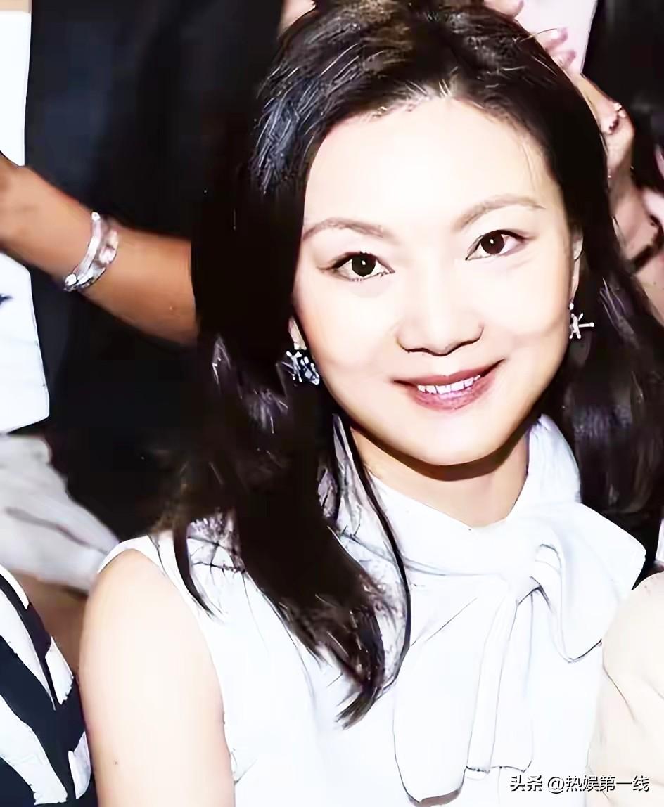 【75岁张艺谋再掀桌：比748万罚款更狠的，是陈婷留的这一手！】

谁能想到，当