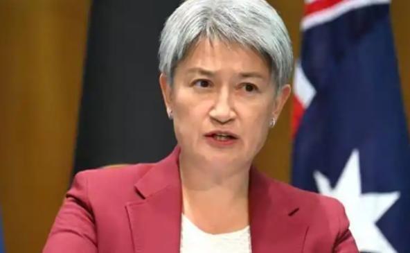 7月21日，中菲仁爱礁冲突事件后，澳大利亚外长黄英贤发表声明，指责中国“破坏稳定