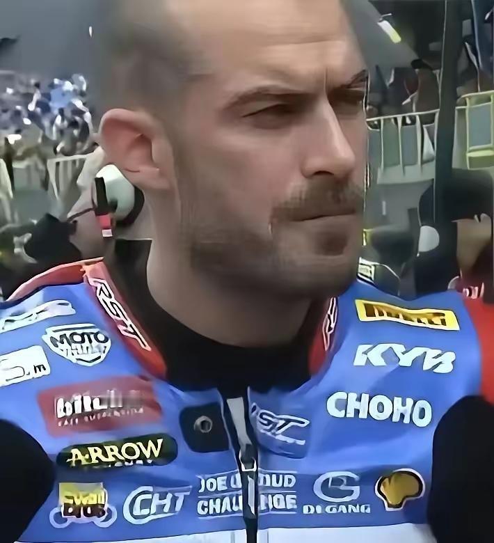 张雪机车即将面临的
又一个难题
人招得太少了，只有一个德比斯

能完美驾驭住张雪