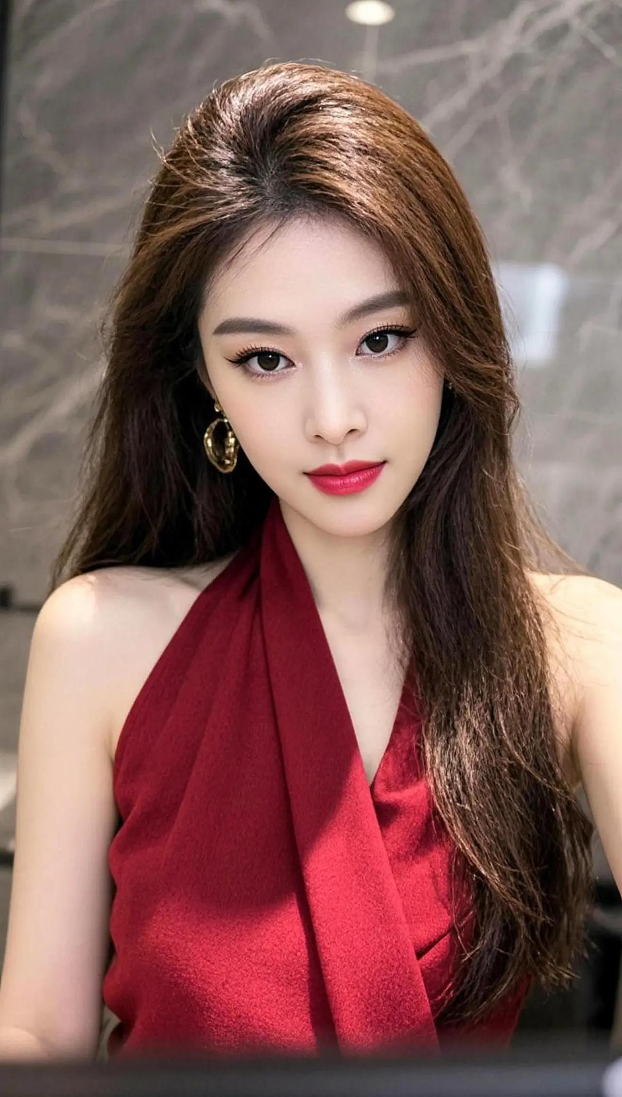 优雅红裙，惊艳妆容，自信女神范儿！