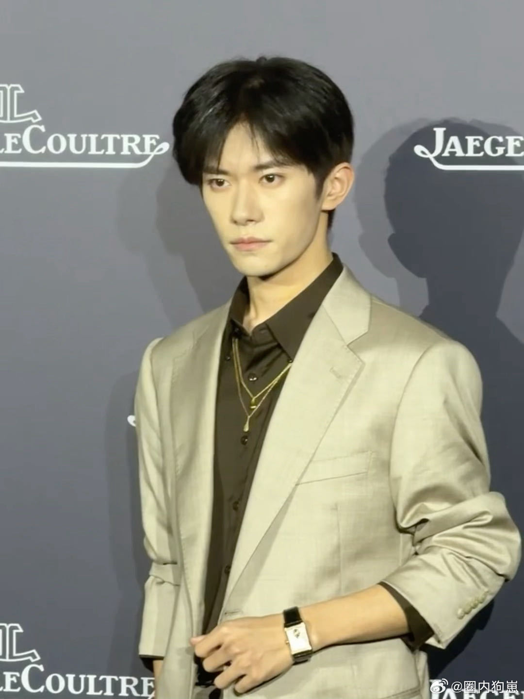 易烊千玺上海活动状态 从演唱会到品牌活动无缝衔接，易烊千玺在上海积家活动上状态依