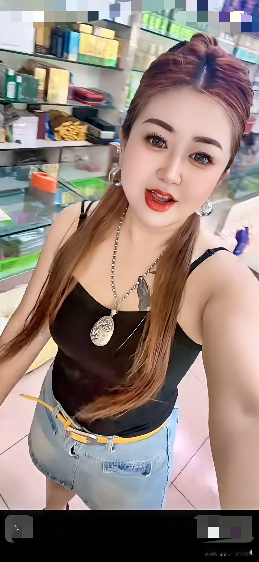 厉怀远婶婶没有去温州祝贺大厉两口子乔迁新居！有了两个儿子的她，年轻漂亮！穿牛仔短