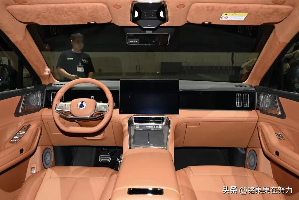 为啥这么说呢？因为它从单纯的“听话”升级到了能理解“模糊指令”。举个例子，以前你