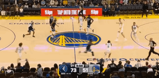 实话实说真的很想念这个鼓掌的球员，他什么时候可以上场打球呢？
不出意外，没有库里