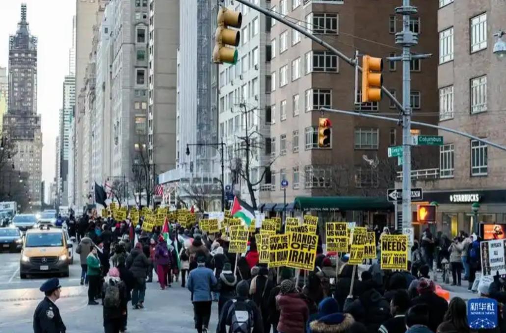 拜登用了4年，把美国从“病危”拉回“重症监护”；特朗普只用一年，直接拔管、再捅几