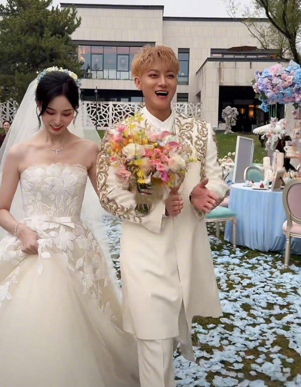 黄子韬徐艺洋婚礼这个婚礼有点过于随便了吧感觉一点都不正式😫还有黄子韬这个衣服真