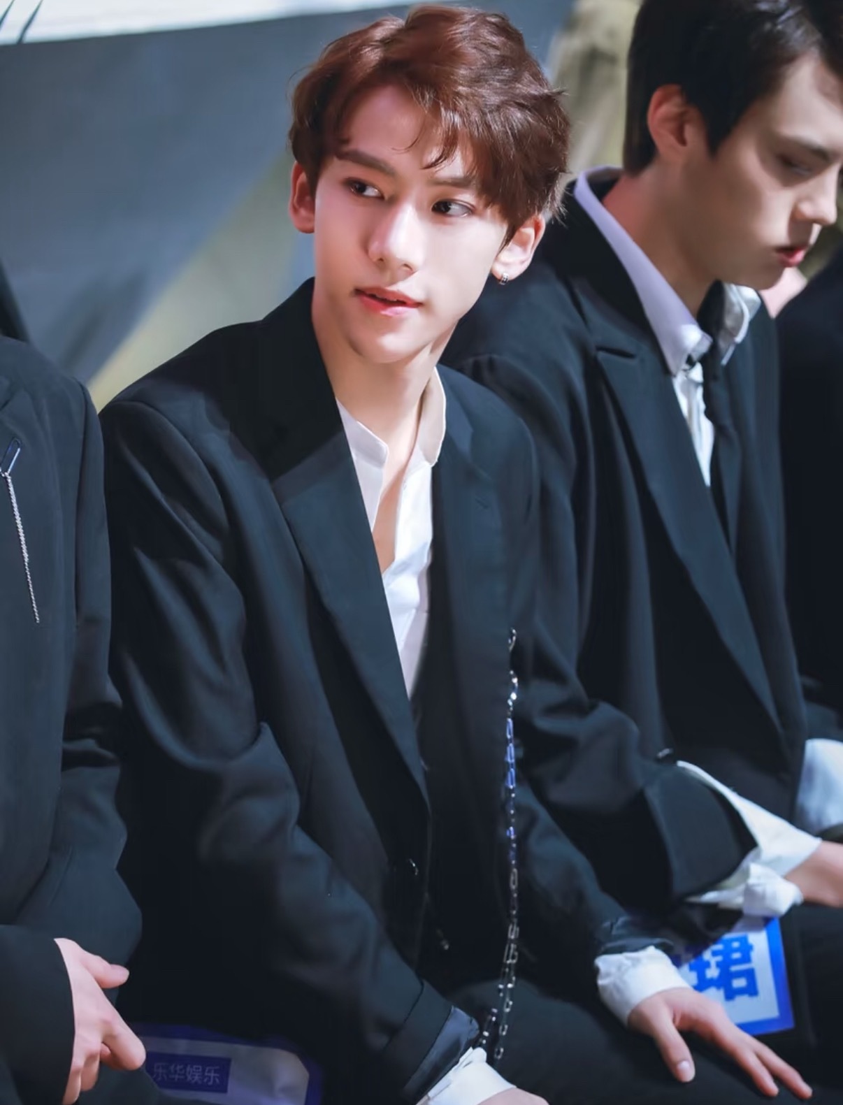 丁泽仁生日发长文回应 总结版19岁在高铁上认识了唯一的姐21岁事业上升期谈恋爱，