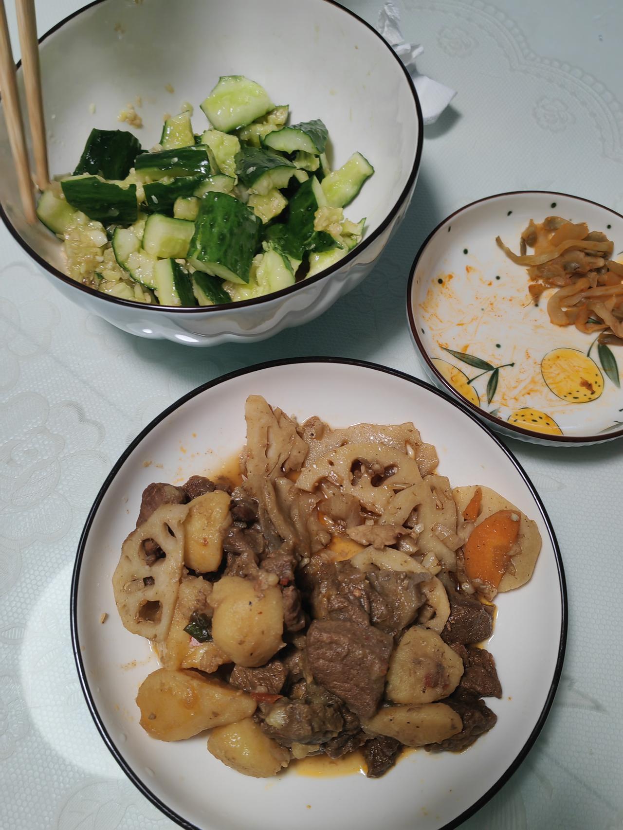 要不是我妹发来视频，我都不记得我弟孩子的生日，想了想还是给转去了600块钱。
