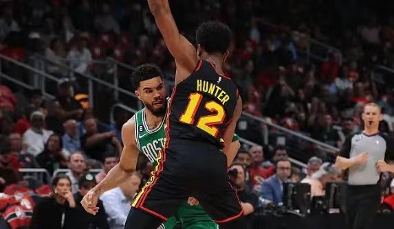 水花解体，真的要跟克莱说再见了。
据NBA记者Chirs honny爆料，老鹰队