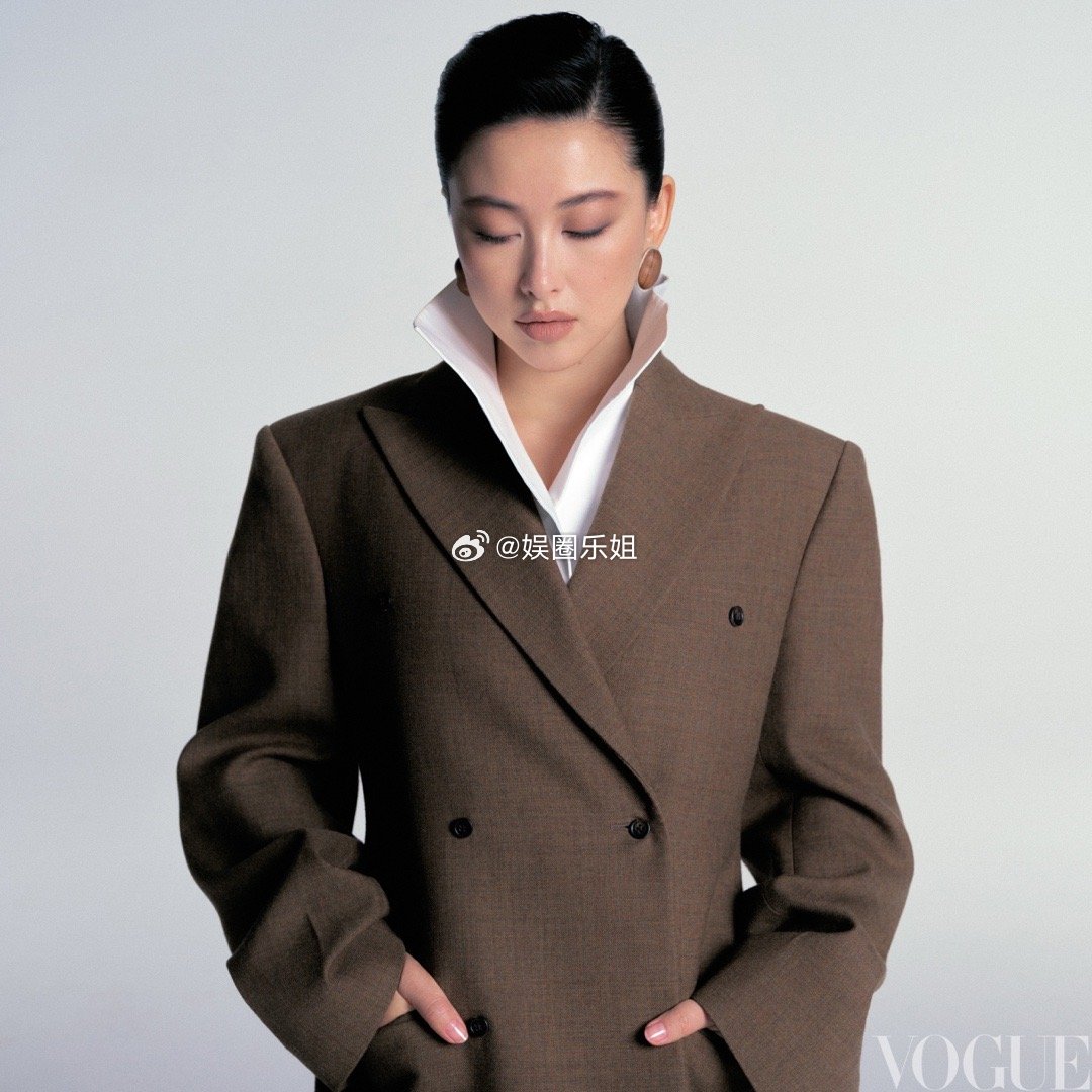 朱珠✖️VOGUE大片🦋朱珠对于自己热爱的表演，没有停止只有不断的探索，常用斯