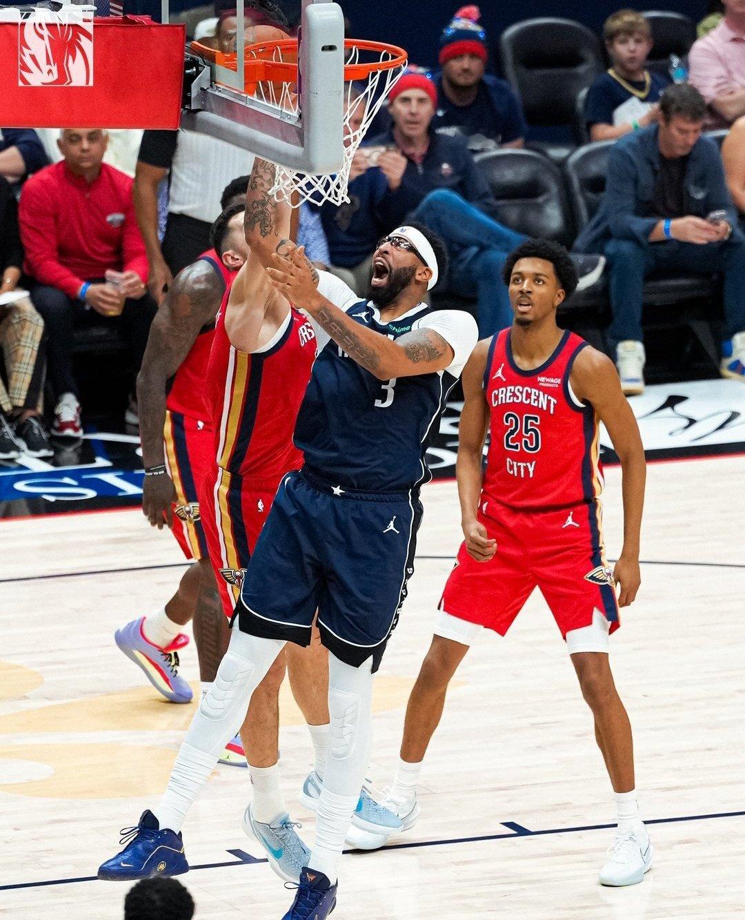 浓眉过去5场比赛，场均出场34分钟，拿下25.4分13.6篮板2.2助攻1.2抢