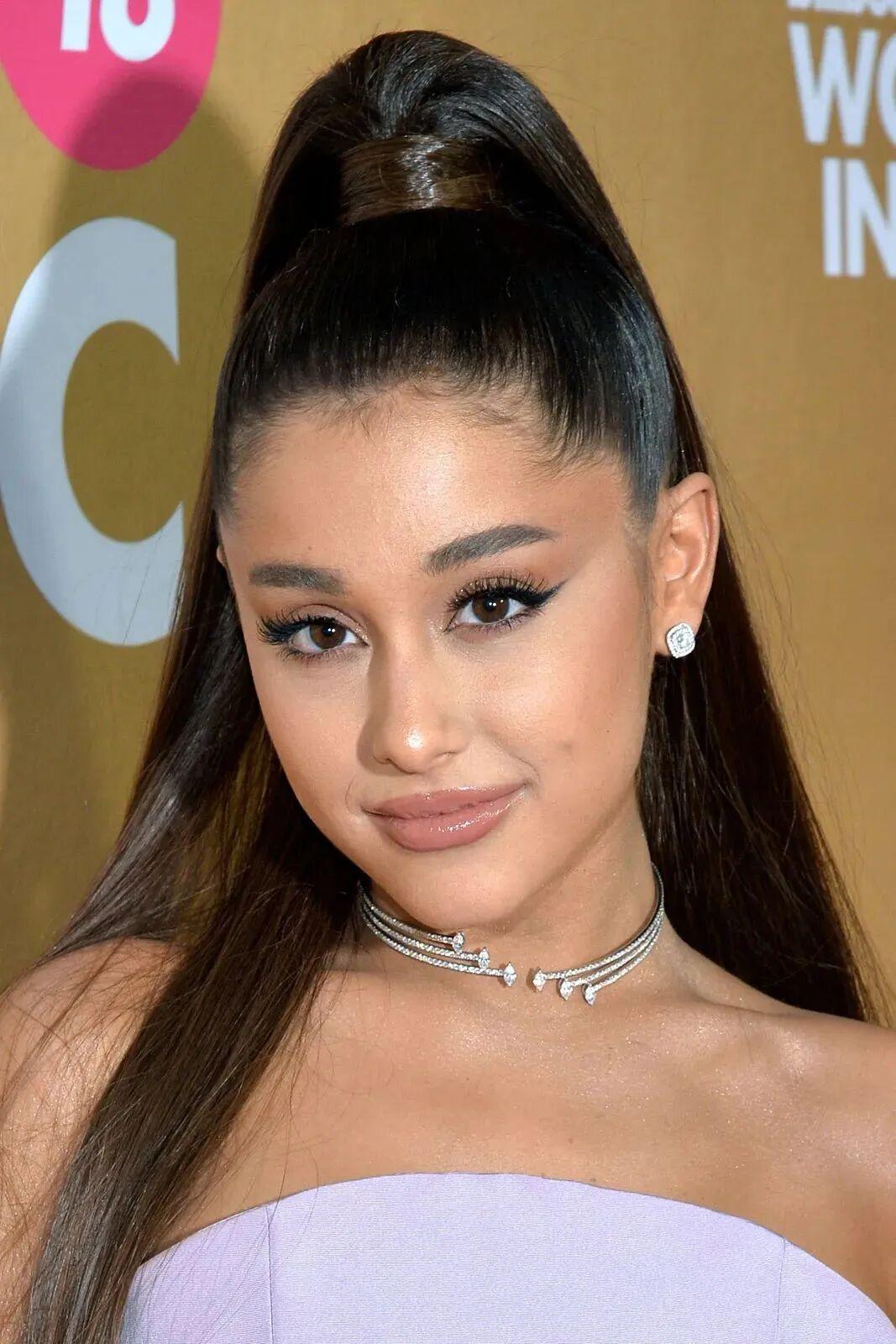 Ariana Grande 近期的照片引发关注，因为比起很多年前她形象改变了不少
