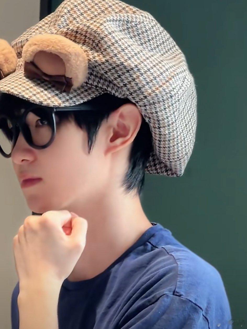 好久没看见我家千金带👓了 