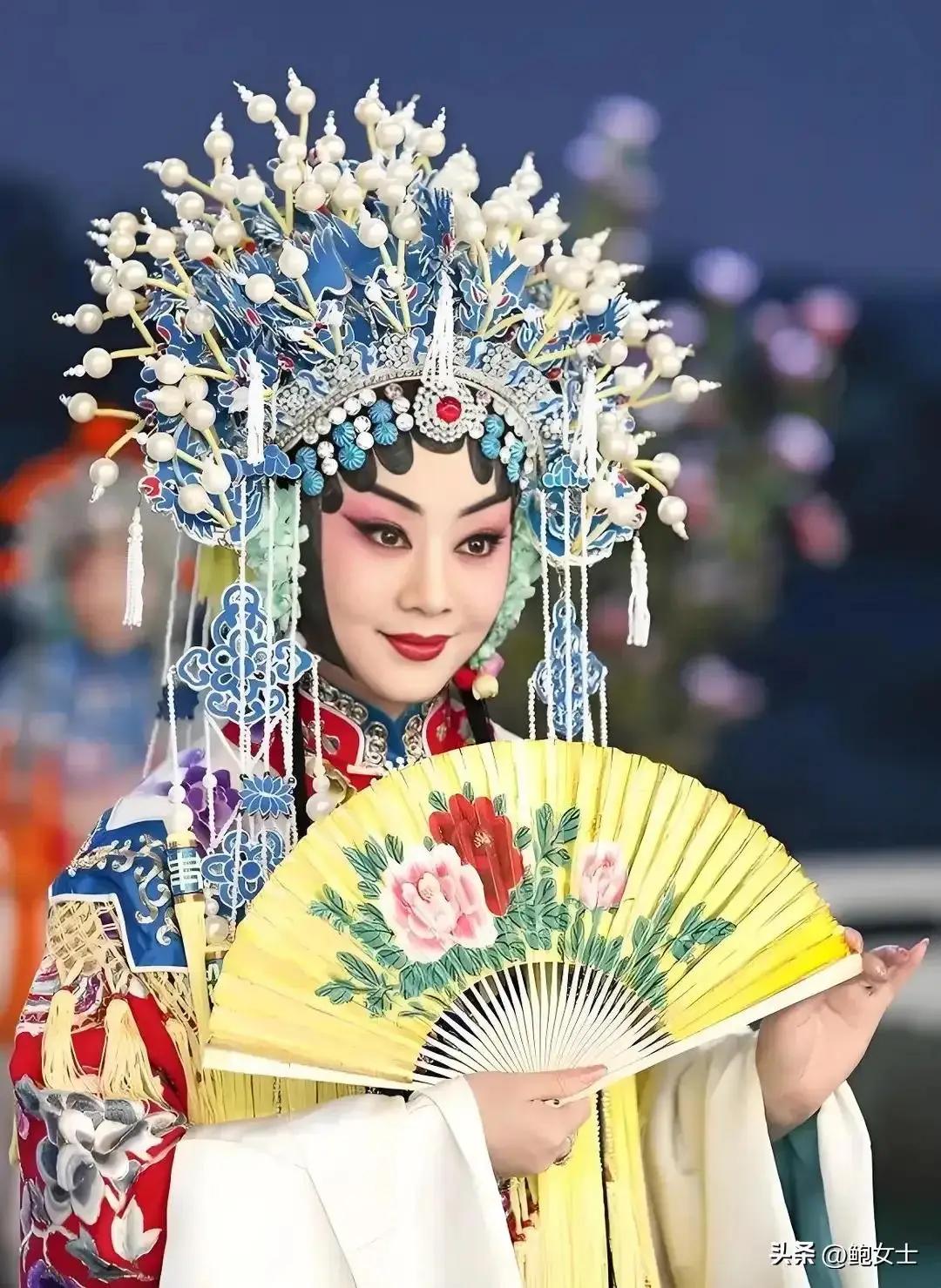 很多人到现在还没完全搞明白，以为让艺人使用本名是为了防止粉丝互撕。这只是表面。更