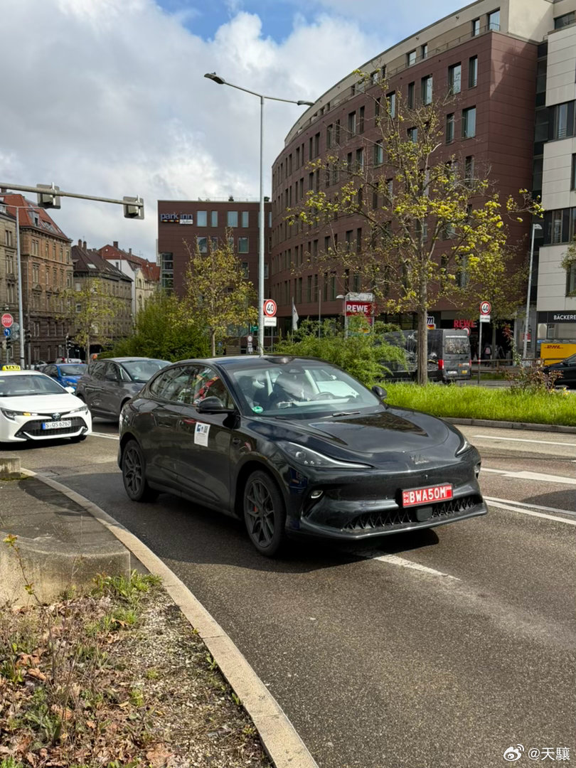 这两天跟测试车杠上了 德国·斯图加特