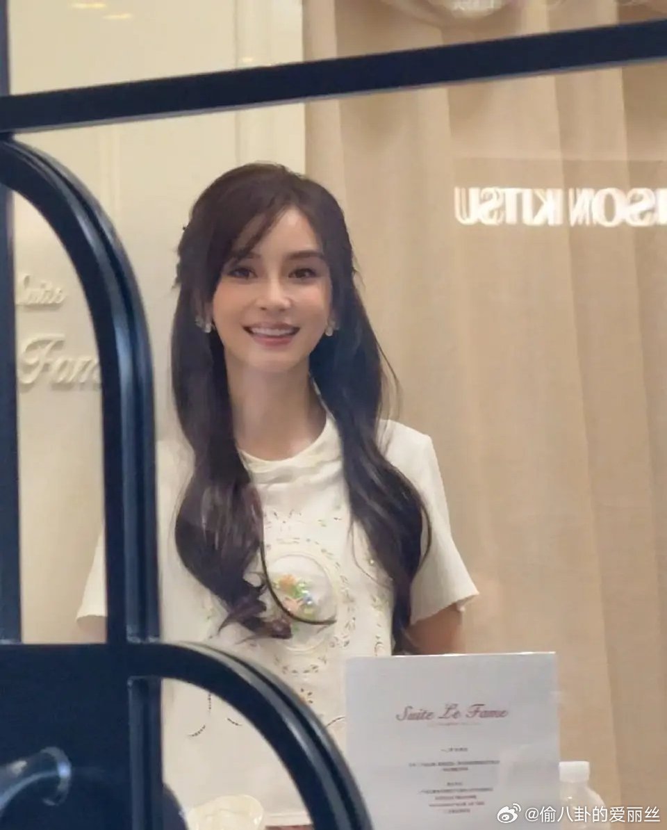 Baby的眼睛怎么感觉和以前不一样了呢？ 