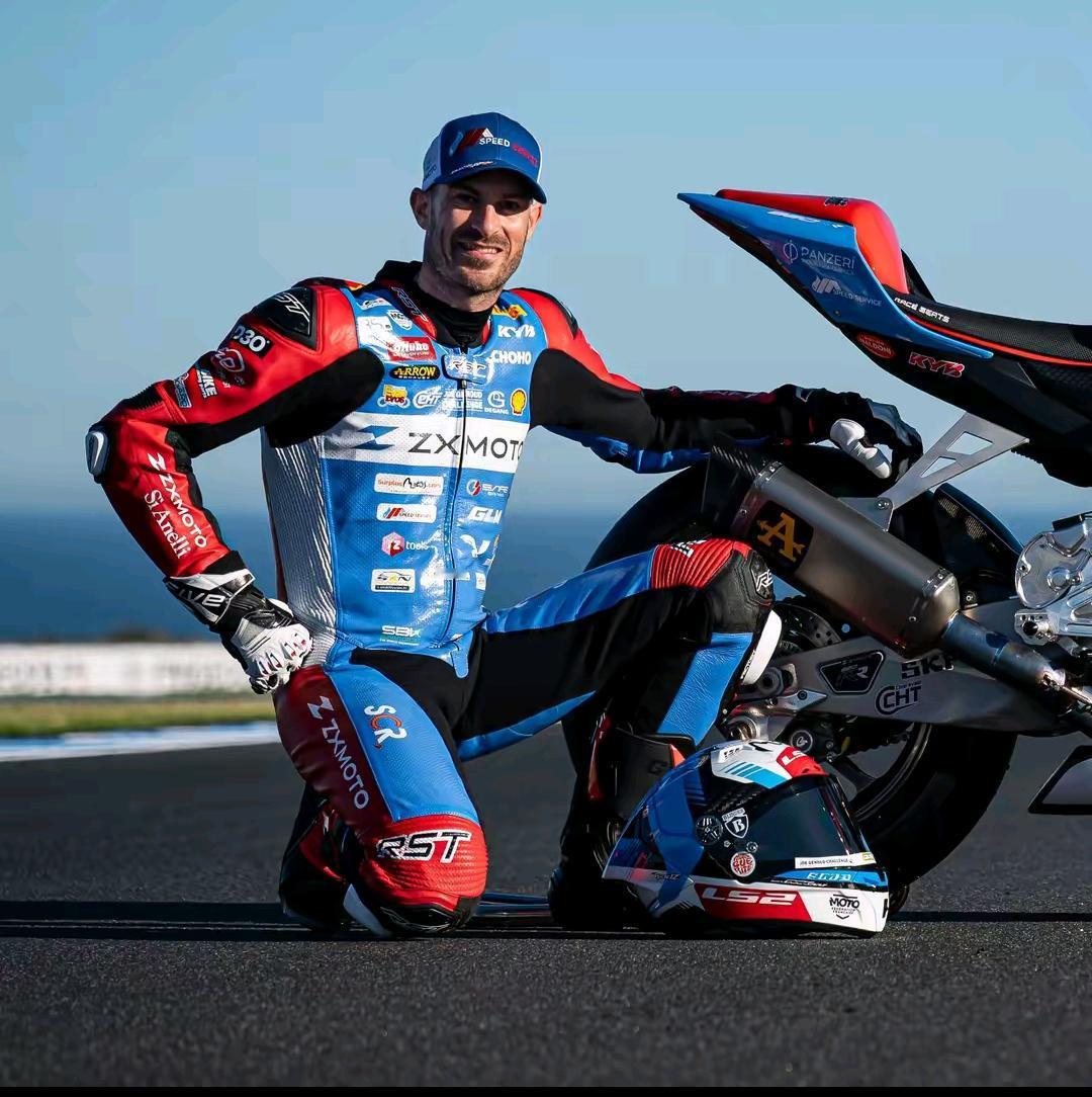 张雪机车签约车手瓦伦丁德比斯正式开通了短视频账号，现在粉丝量已经近4万了，刚开始