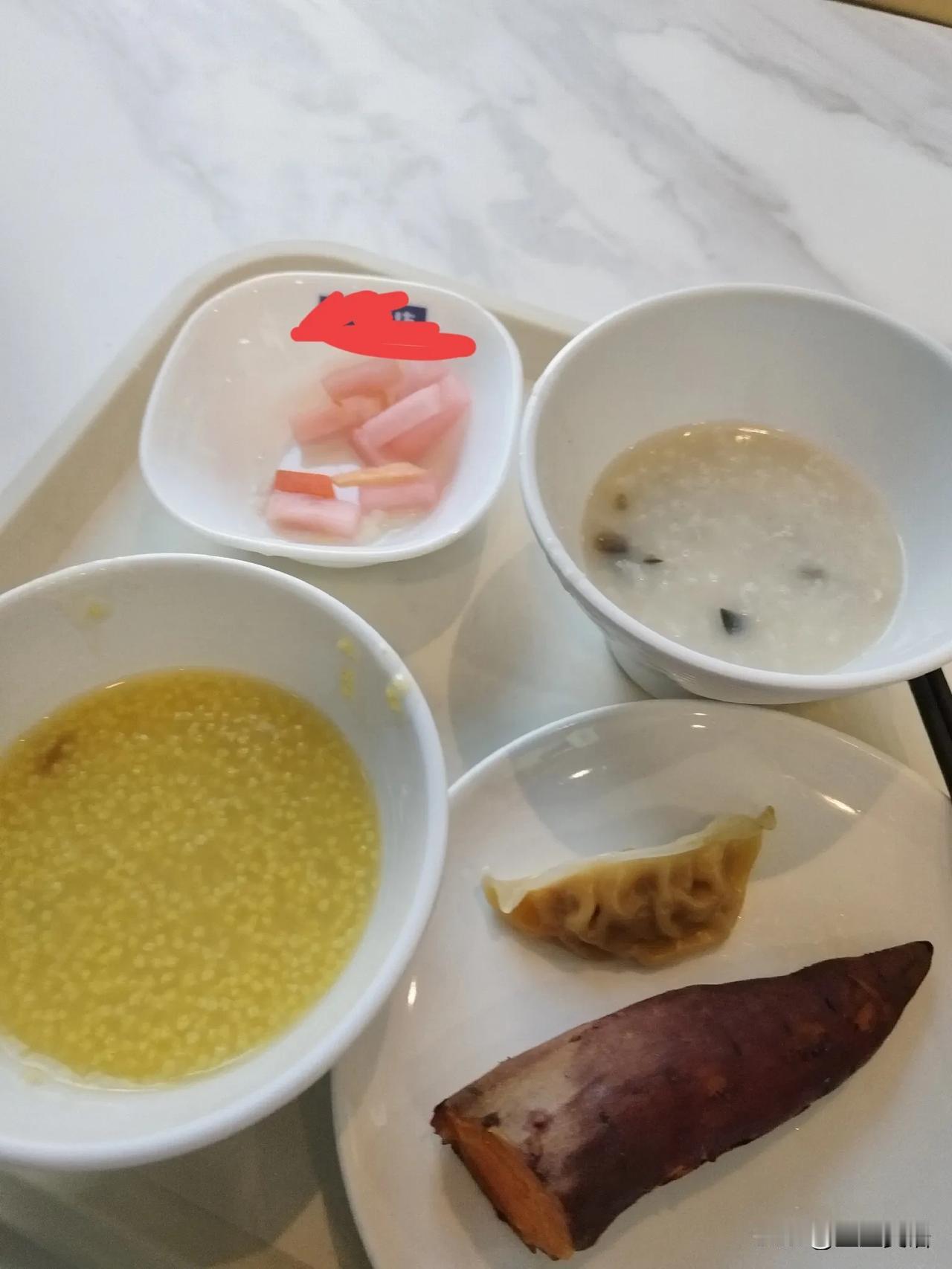 跨越大半个城市，只为了过来吃顿早餐，心里有点罪恶感，但一想到有钱人诸如梁朝伟之类