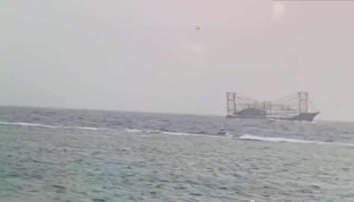 不到12个小时，搁浅在梅九礁附近的船只被拖走了，菲律宾脸色大变，原来小丑竟是自己