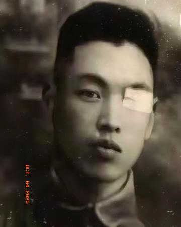 一个17岁的兵，在零下四十度的雪地里装死，一个美国兵走过来，为了确认，一刀划开了