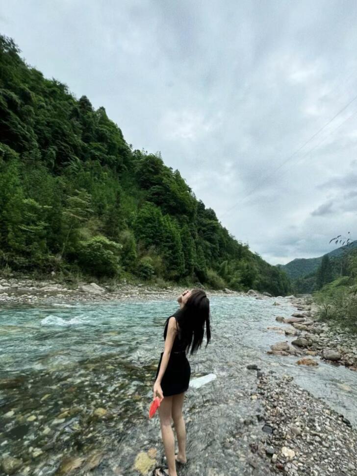 男人这种生物
除了那点生理需求
骨子里最在乎的
是被认可，是被崇拜

你仔细看看