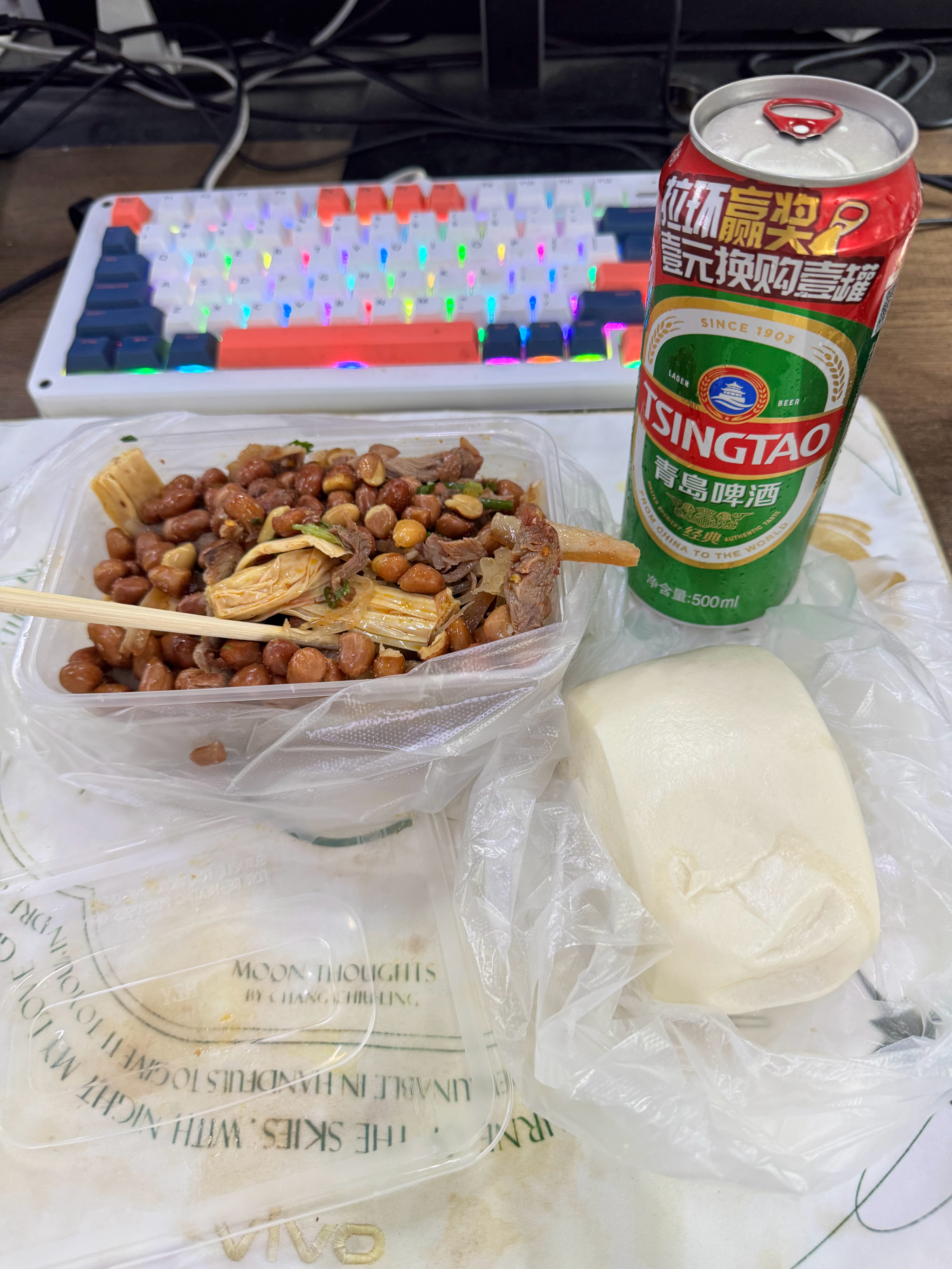 跟威哥来深圳吧，我将动用我的所有人脉和资源，让你吃上深圳最好吃的猪头肉 ​​​
