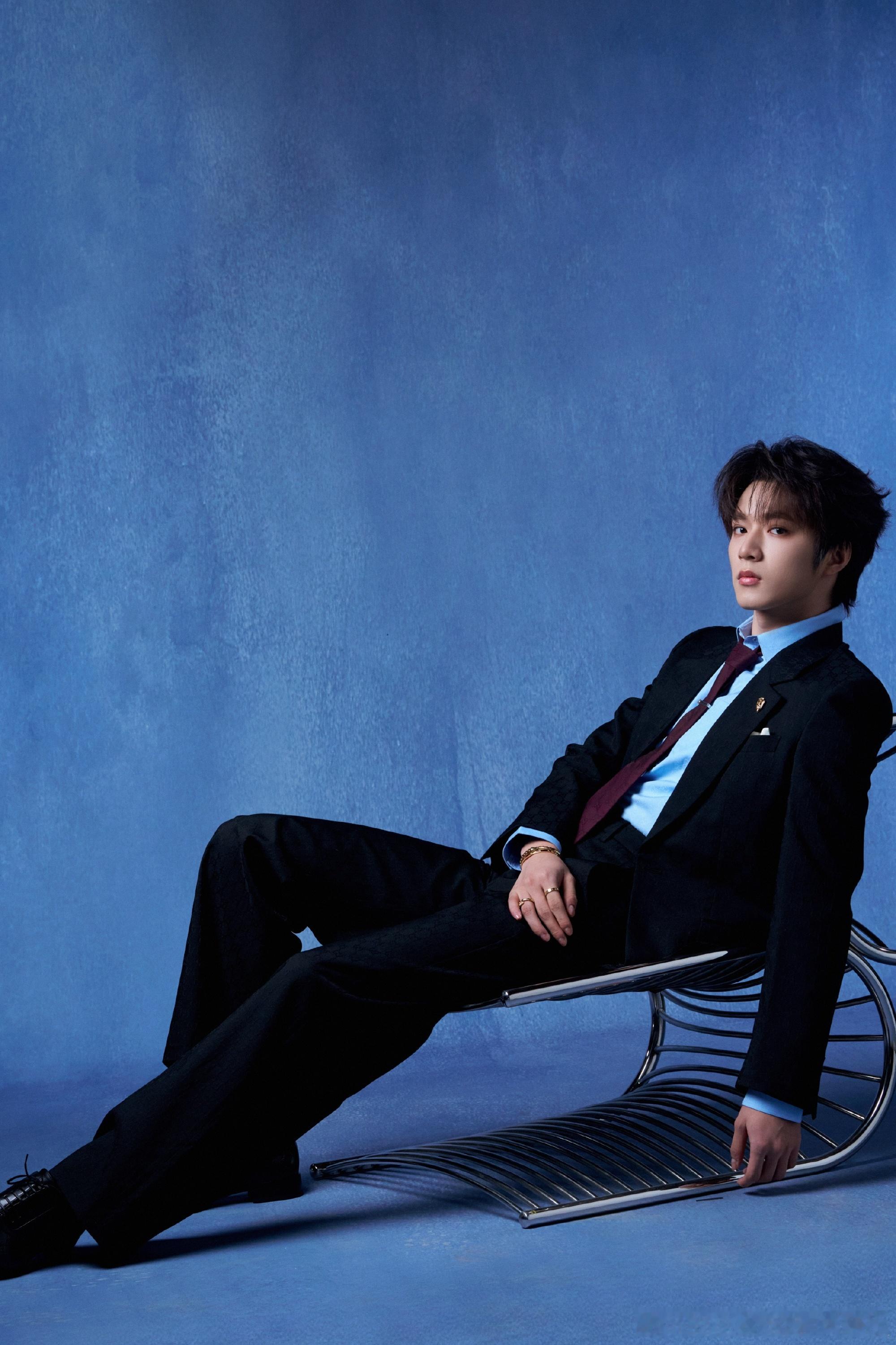 刘耀文 我下班啦走了三次红毯的刘耀文下班了 今日微博之夜下班微博🈶今天表现棒棒