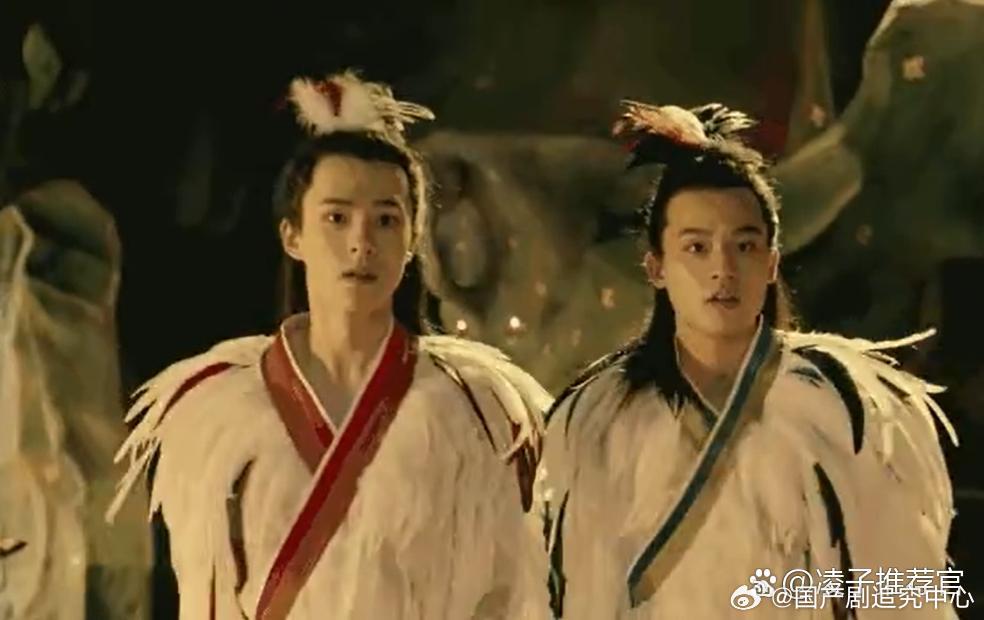 图一是陈凯歌拍的，图二是郭敬明拍的，哪种风格看着更好呢 