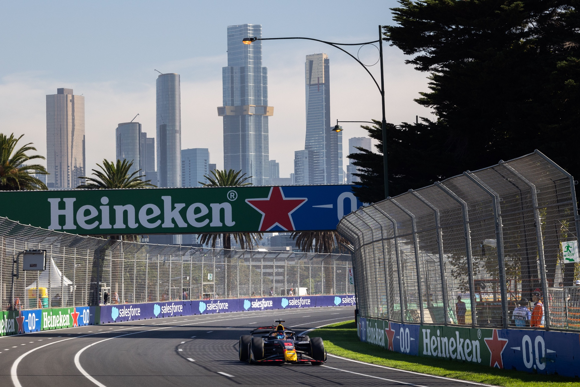 f1SoyMotor：多支F2车队的装备因中东多座机场关闭而受阻，大家担心部分物