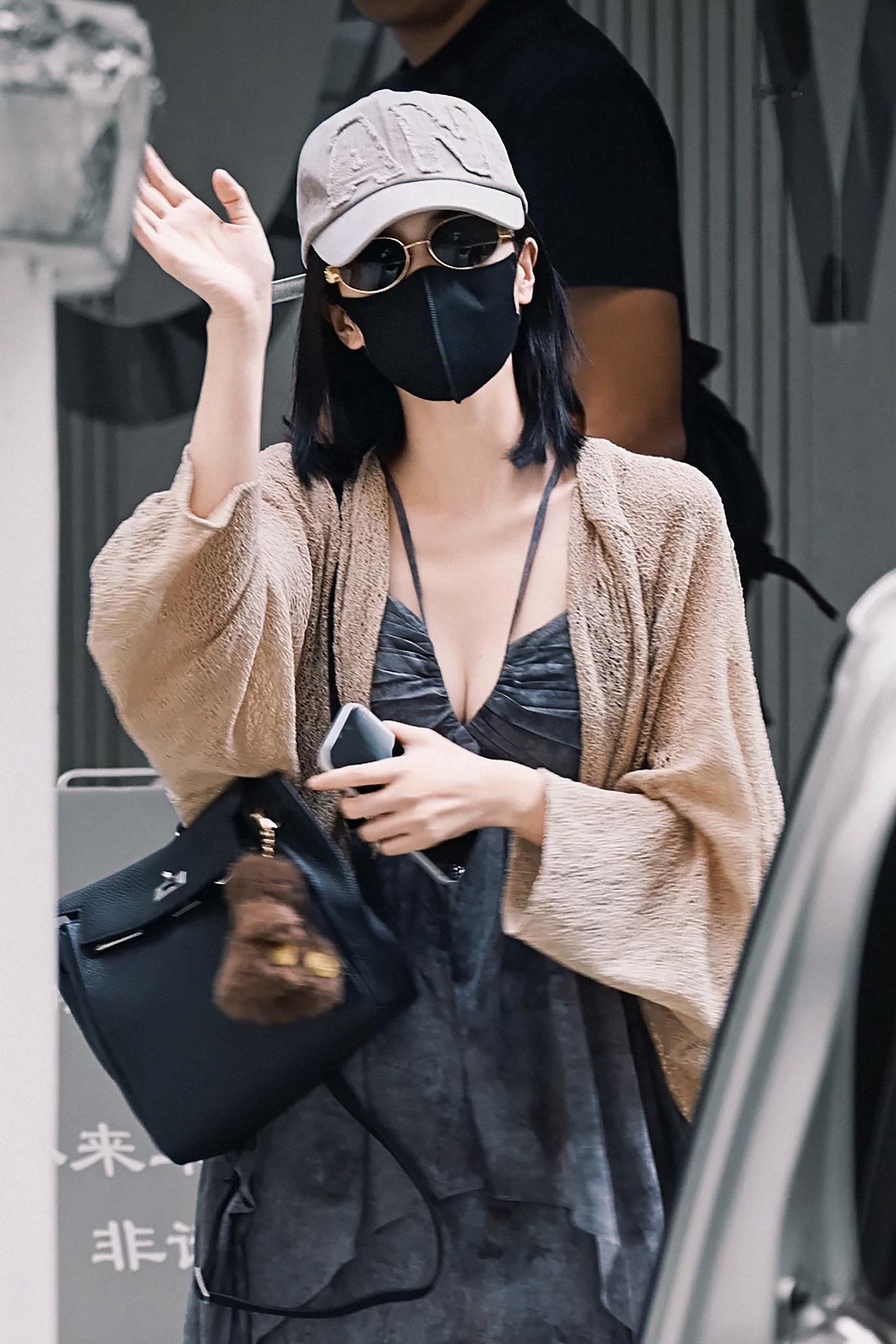 白鹿手机膜需要换了你们的关注点放错了[流鼻血] ​​​