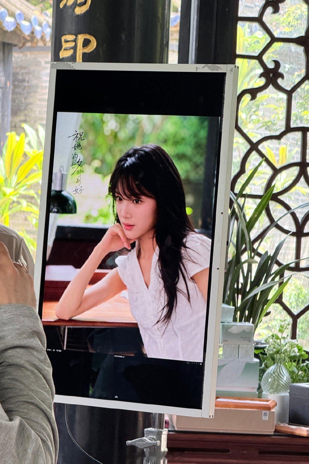 谁来给李思潼一个校园初恋剧本 谁被李思潼狠狠拿捏住！无厚重彩妆、简约素雅穿搭，原
