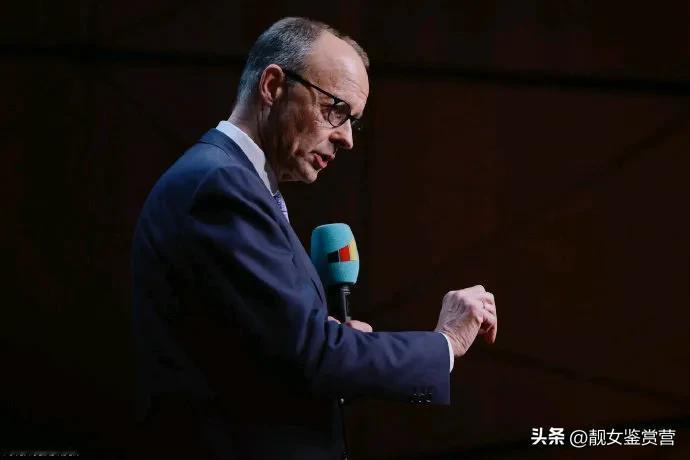 彻底杠上了！
德国总理梅尔茨表示，乌克兰总统泽连斯基应该参加美国总统和俄罗斯领导