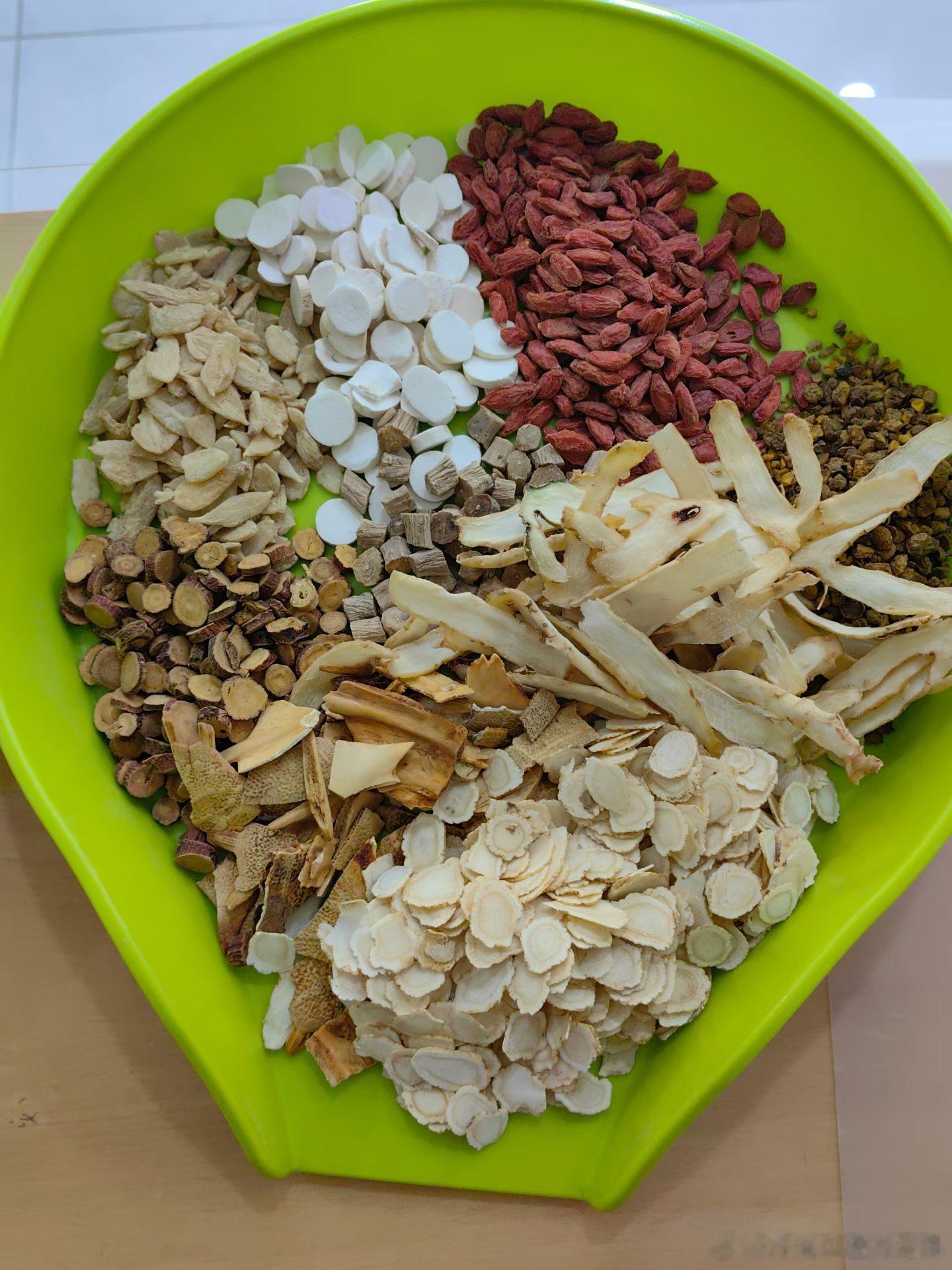 生活各自不易，个人所求不同。勿在别人心中修行自己，勿在自己心中强求别人。 