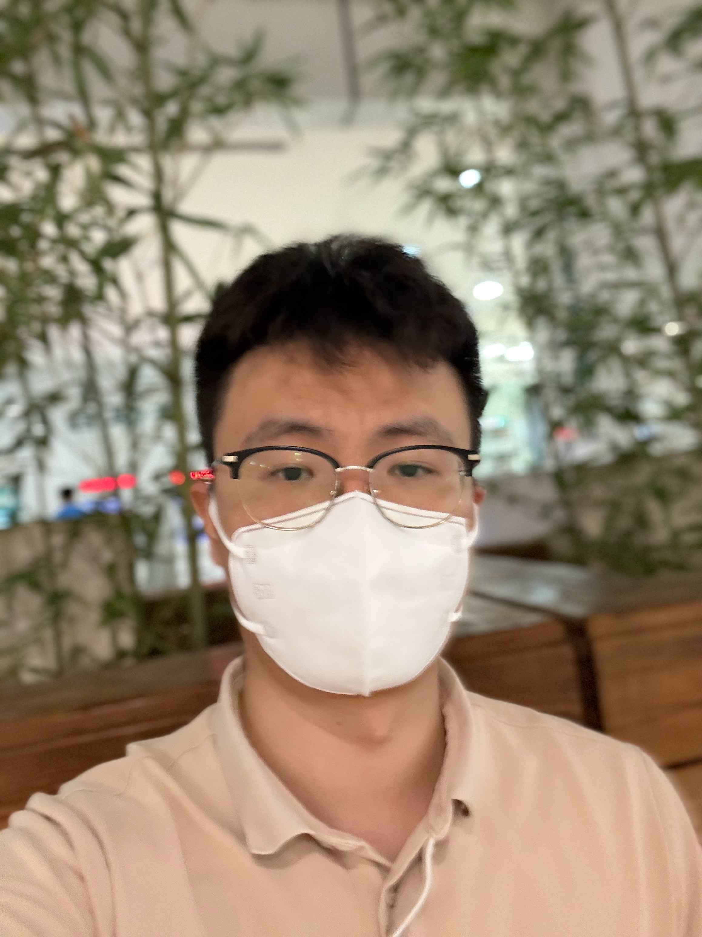 39℃，烧废了，急诊前面还有 24 个人在排队，医生真的辛苦，大晚上的一刻也停不