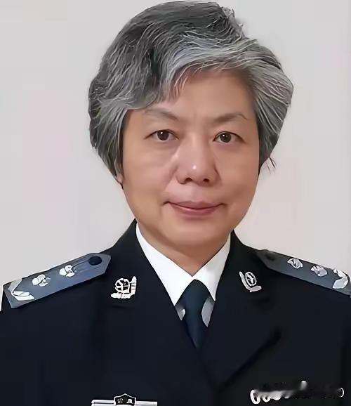 “不能判刑，那就高额罚款！”中国人民公安大学李玫瑾教授建议，凡是扶了老人被要求天