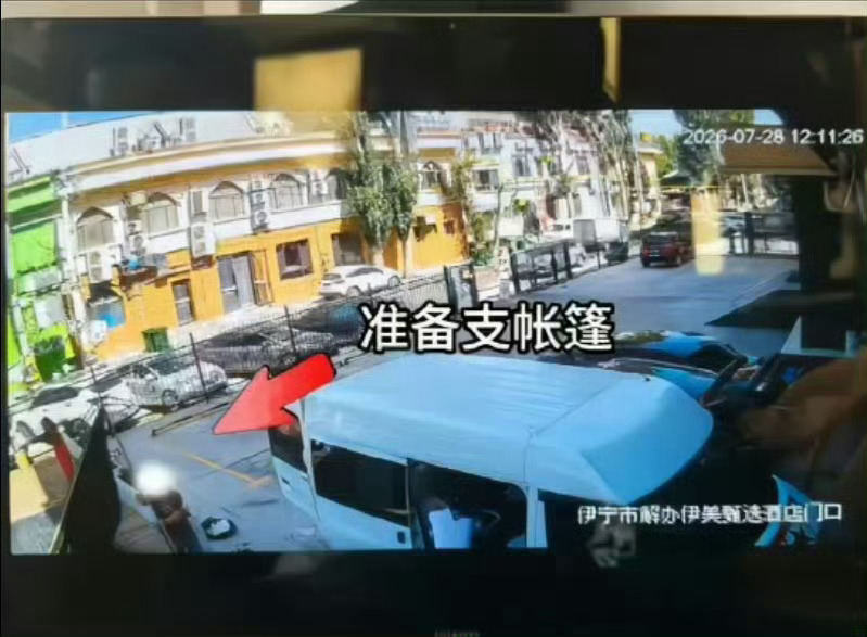 睡车里被酒店收150元住宿费事件反转网上吃瓜真不能着急下判断。一开始流传出来的版