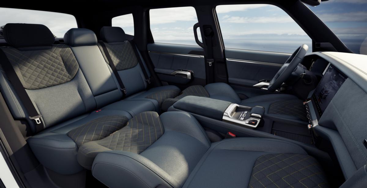 硬派SUV也能这么细腻？深蓝G318内饰质感不输豪车，软质材料堆满舱！

本以为