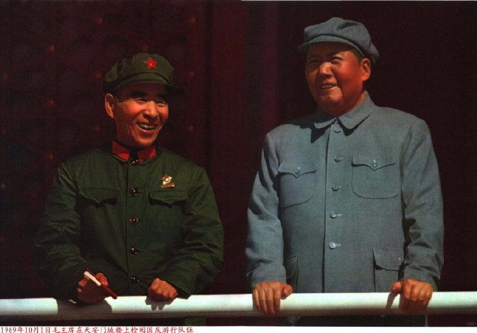 历史上的今日 1969年10月1日上午十时，毛主席和林彪、周恩来等出席在天安门举